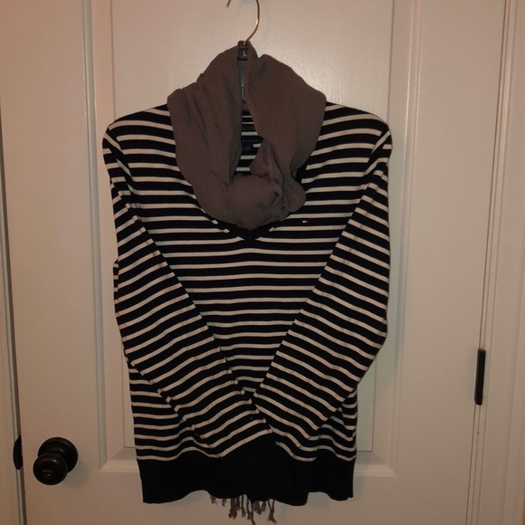 Tommy Hilfiger Classic V Neck Sweater - Picture 2 of 3